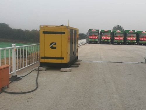 观山湖电力系统的稳定性和设备兼容性如何影响发电机组的频率规格？