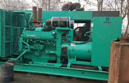 观山湖发电机组如何判断水冷式机油散热器内部是否需要清洗？